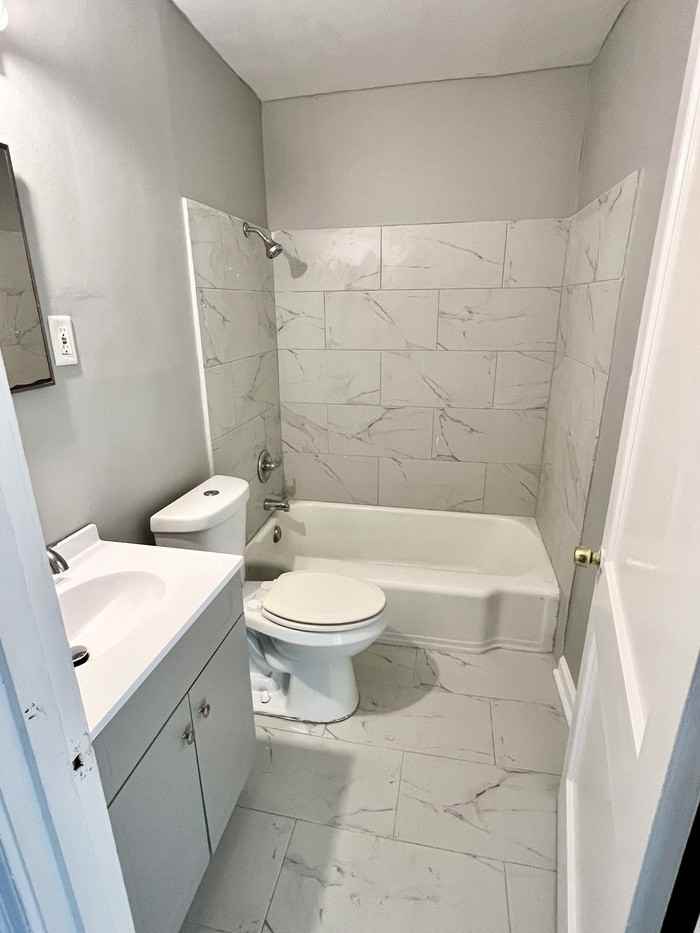 3123 Kingston St - Photo 4 of 9