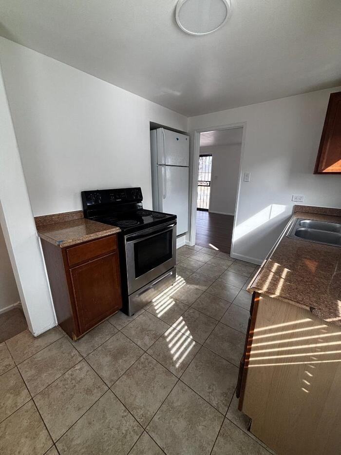 4911 Clay St - Photo 3 of 12