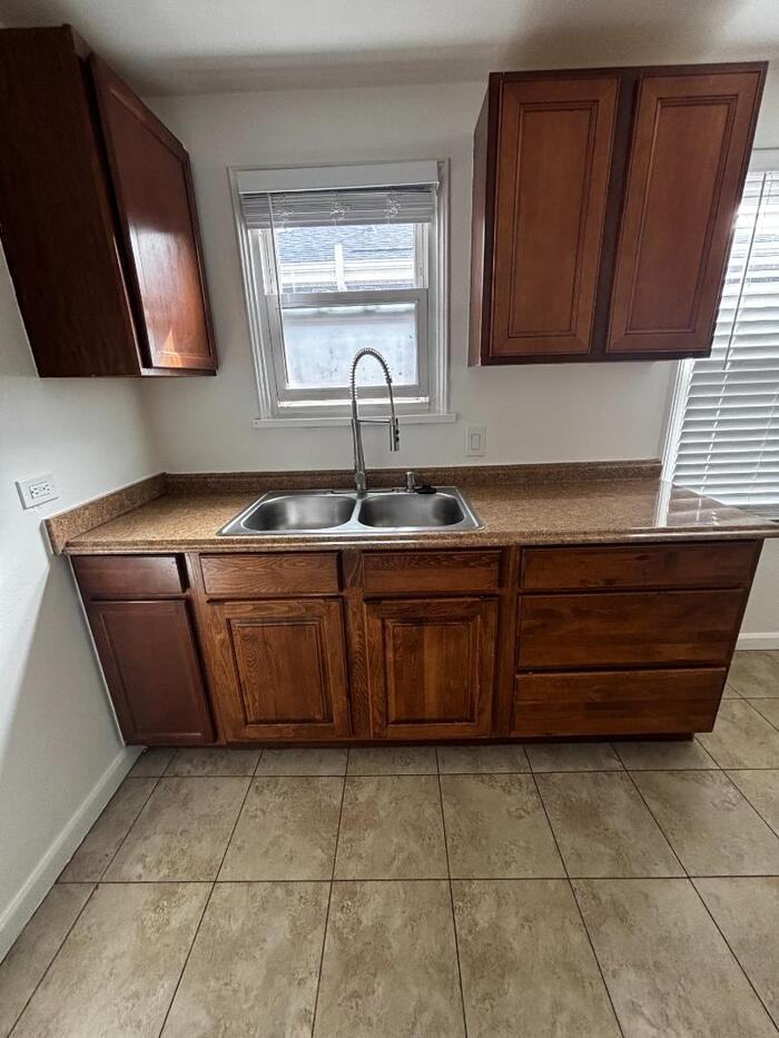 4911 Clay St - Photo 5 of 12