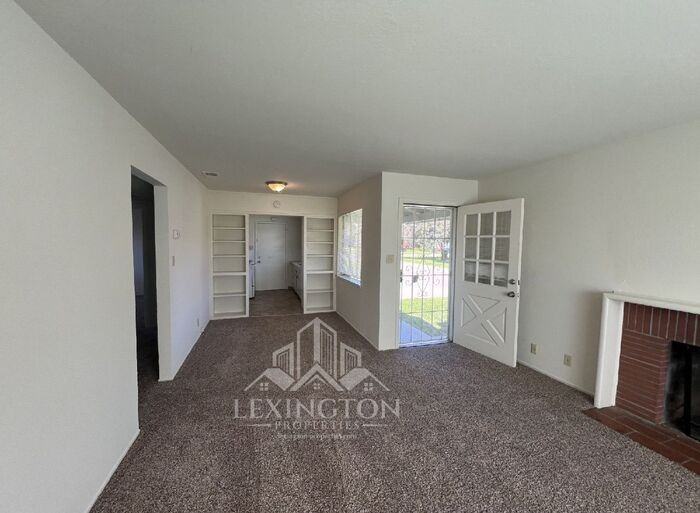 2712 Clover Ln - Photo 2 of 11