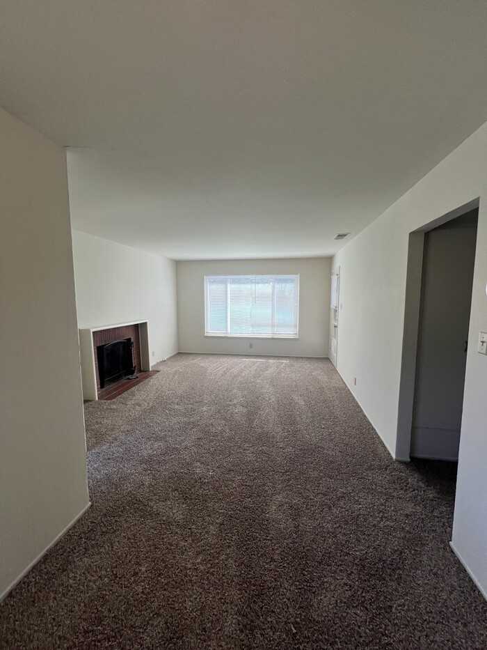 2712 Clover Ln - Photo 3 of 11