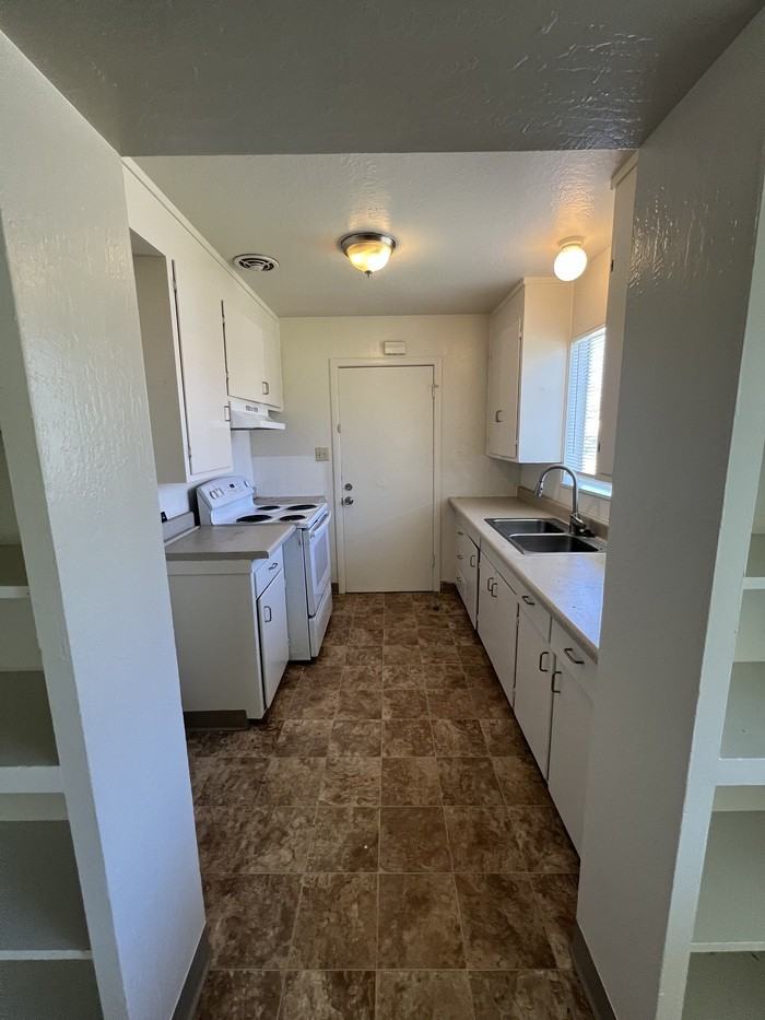 2712 Clover Ln - Photo 4 of 11