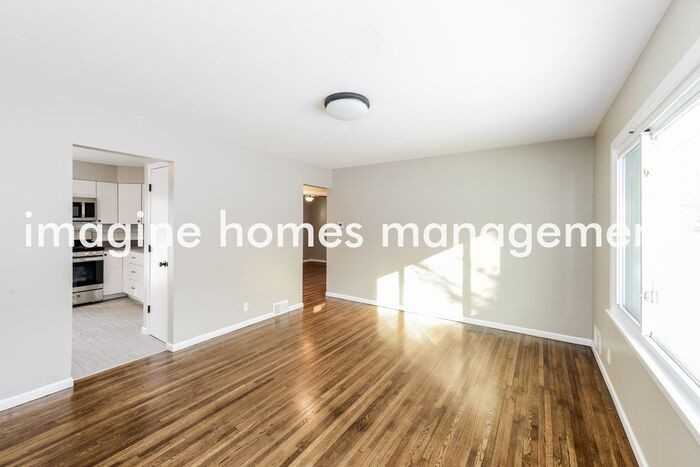 679 Eldridge Ave W - Photo 4 of 16