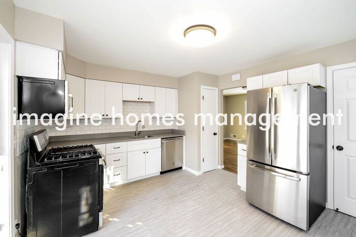 679 Eldridge Ave W - Photo 6 of 16