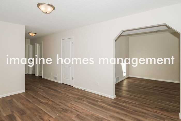 7516 Louisiana Ave N - Photo 3 of 14