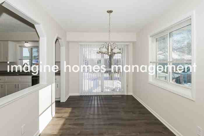 7516 Louisiana Ave N - Photo 4 of 14