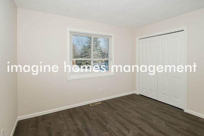 7516 Louisiana Ave N - Photo 6 of 14