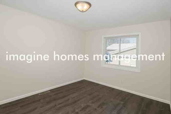 7516 Louisiana Ave N - Photo 7 of 14