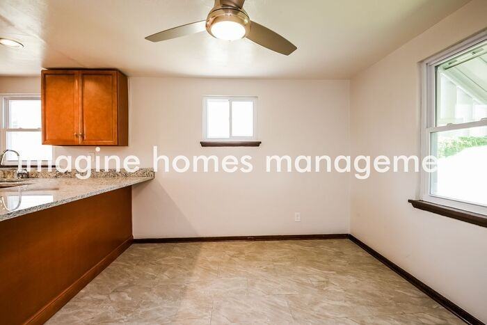 3202 Hazelhurst Ave - Photo 5 of 16