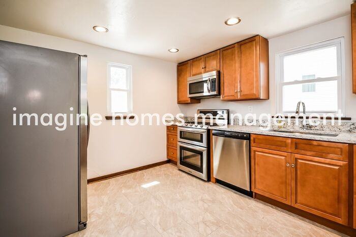 3202 Hazelhurst Ave - Photo 6 of 16