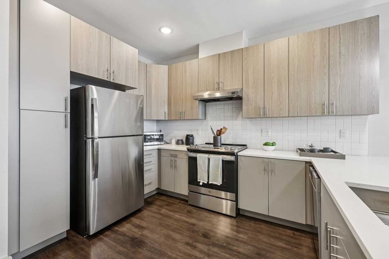 SilverLake - Photo 3 of 50