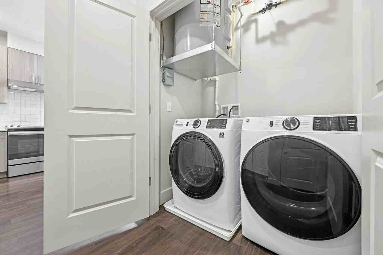 SilverLake - Photo 4 of 50