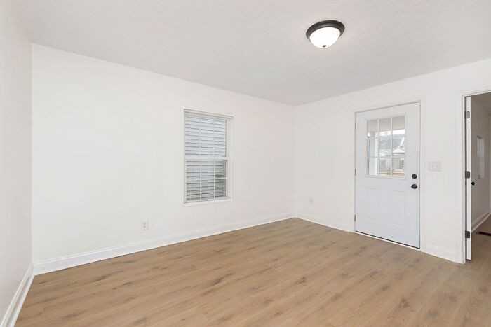 1828 Hoyt Ave - Photo 3 of 17