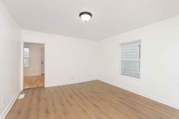 1828 Hoyt Ave - Photo 4 of 17