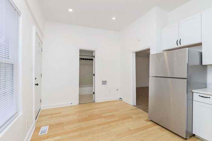 1828 Hoyt Ave - Photo 6 of 17