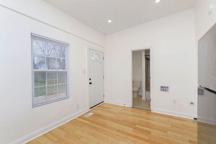 1828 Hoyt Ave - Photo 7 of 17