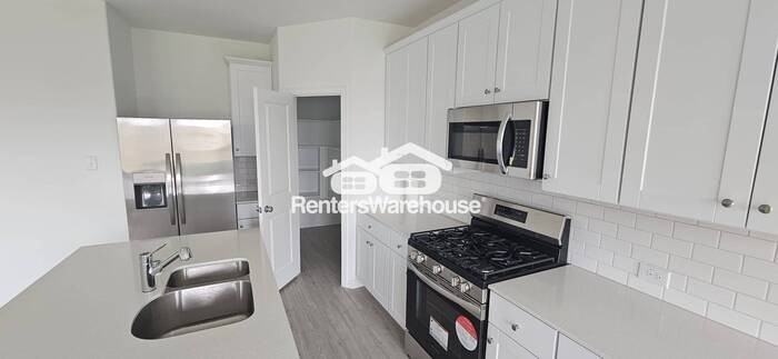 1408 Rousseau Dr - Photo 4 of 23