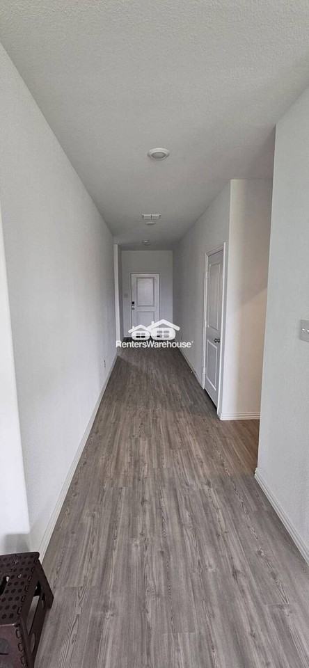 1408 Rousseau Dr - Photo 5 of 23