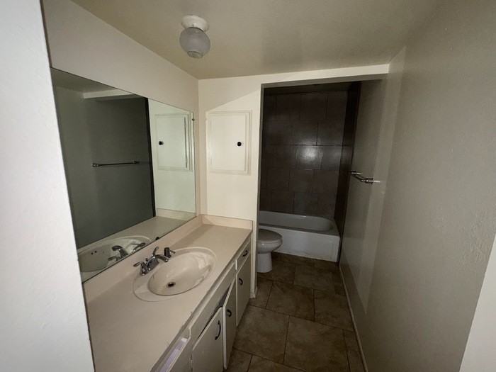 7119 W Minnezona Ave - Photo 5 of 13