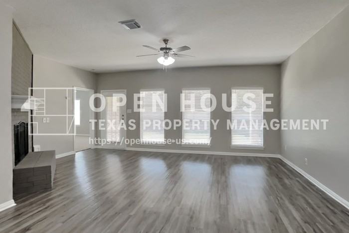 121 Warbonnet Dr - Photo 4 of 19