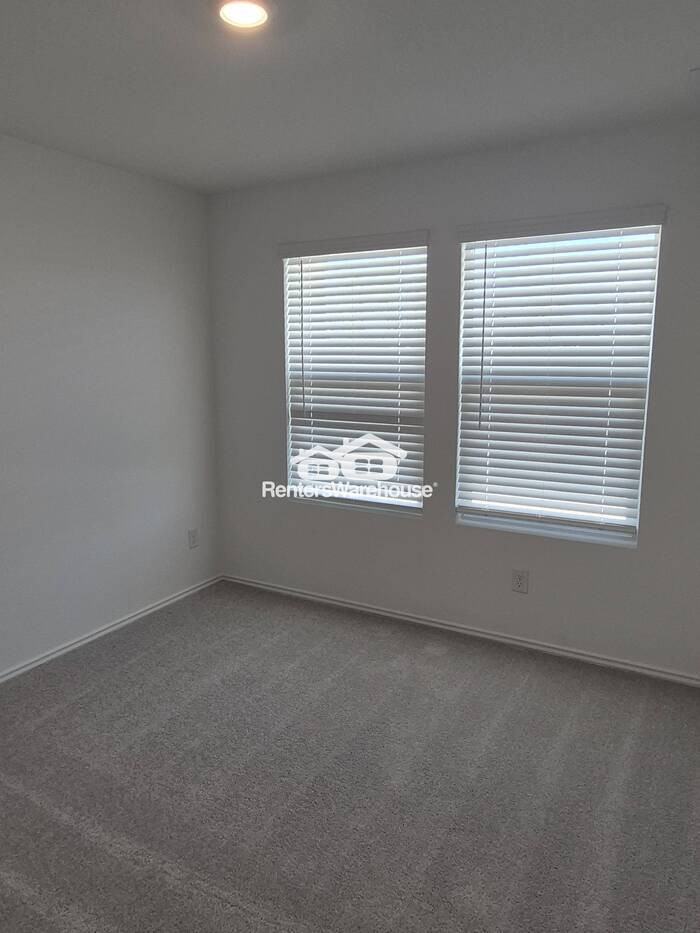 416 Silvercloud Dr - Photo 5 of 14