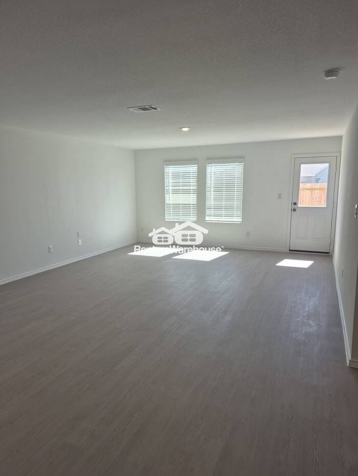 416 Silvercloud Dr - Photo 5 of 17