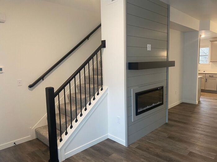 220 Adams St - Photo 4 of 22