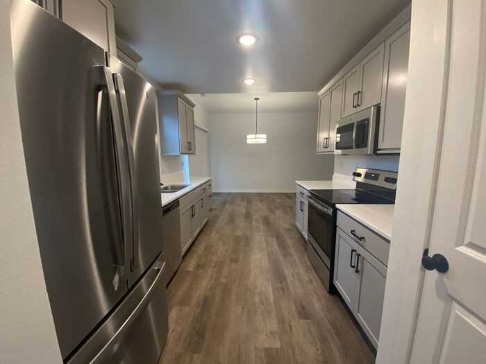 220 Adams St - Photo 6 of 22