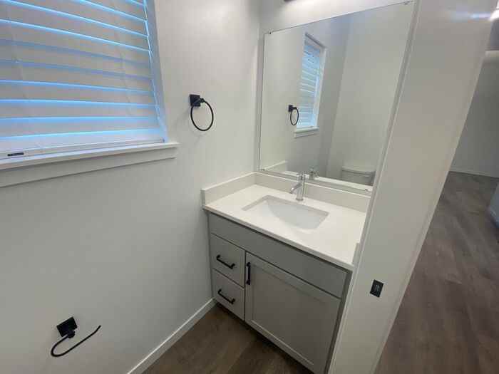 220 Adams St - Photo 7 of 22