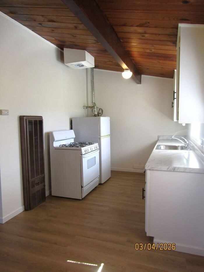 4984 Hessel Rd - Photo 4 of 18