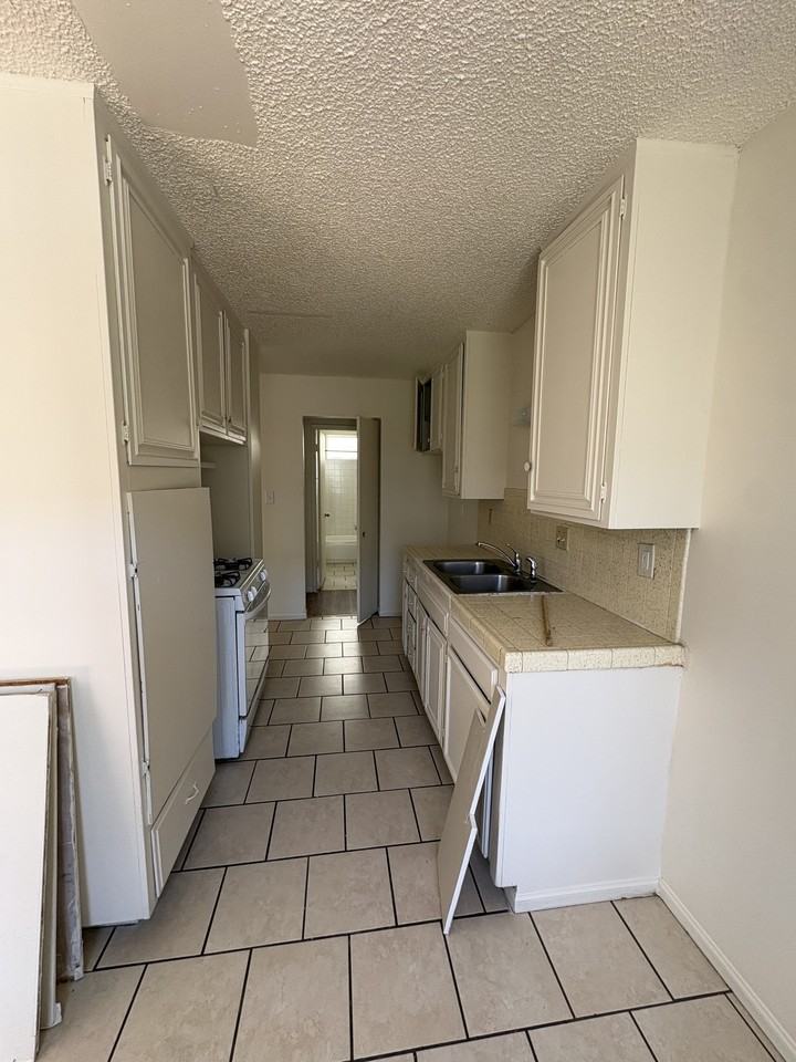 1930 Lantana St #103 - Photo 5 of 11