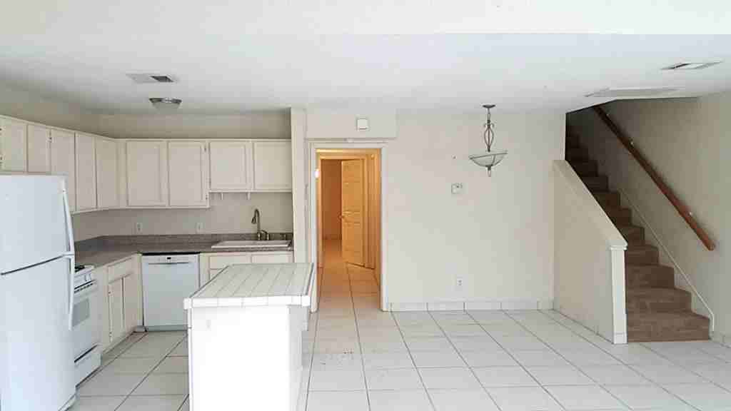 1014 Graham Drive - J4 - 1 #1 - Photo 2 of 26