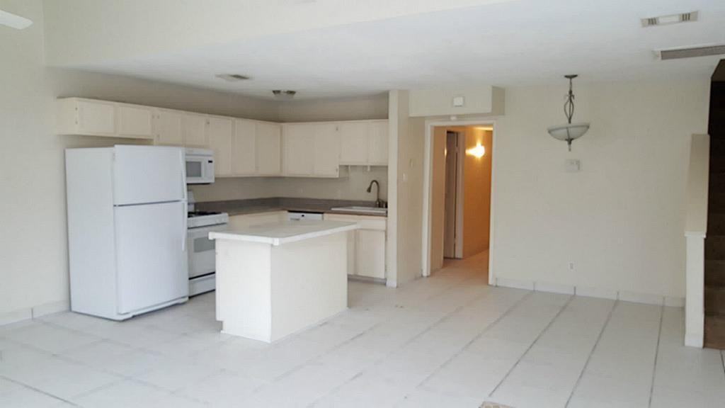 1014 Graham Drive - J4 - 1 #1 - Photo 4 of 26