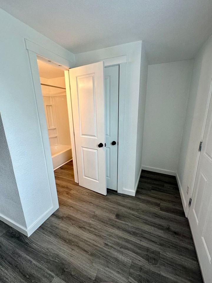 327 N 4th St #9 - Photo 5 of 9