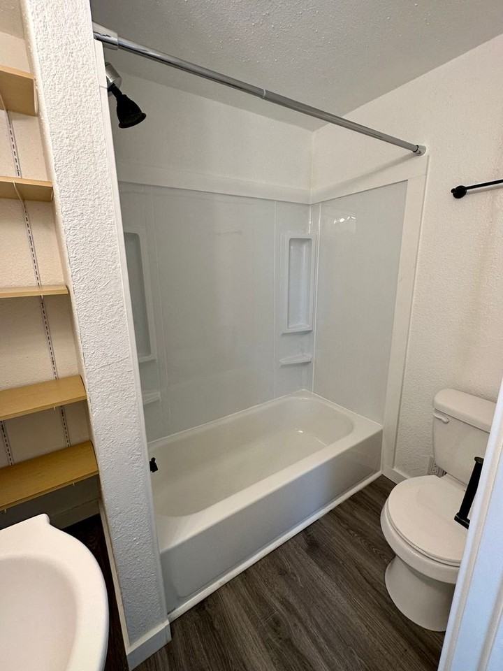 327 N 4th St #9 - Photo 6 of 9