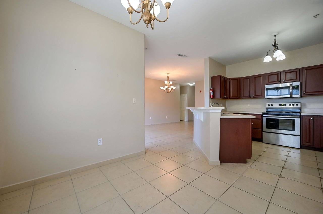 S Sagamore Dr #1 - Photo 5 of 10