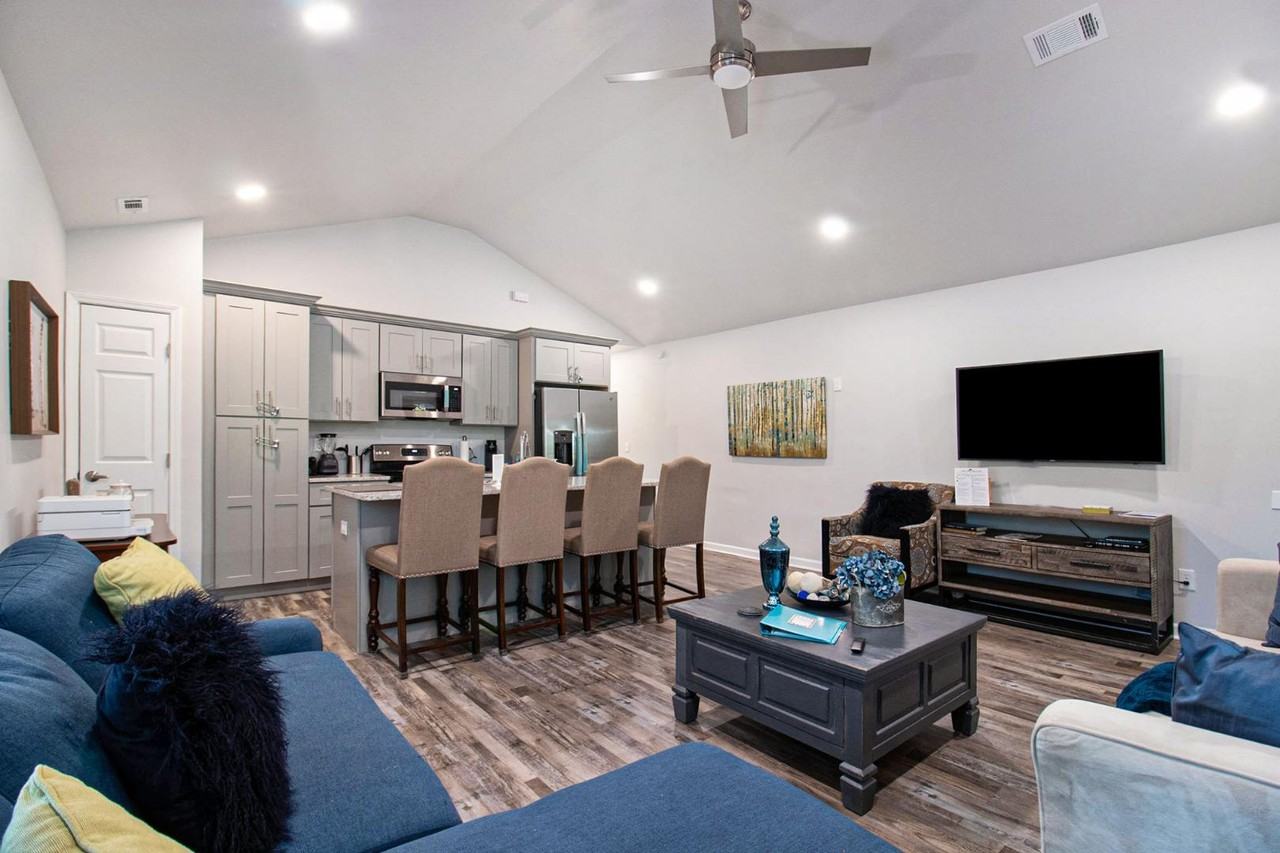 213 Claire Dr SE - Photo 3 of 10