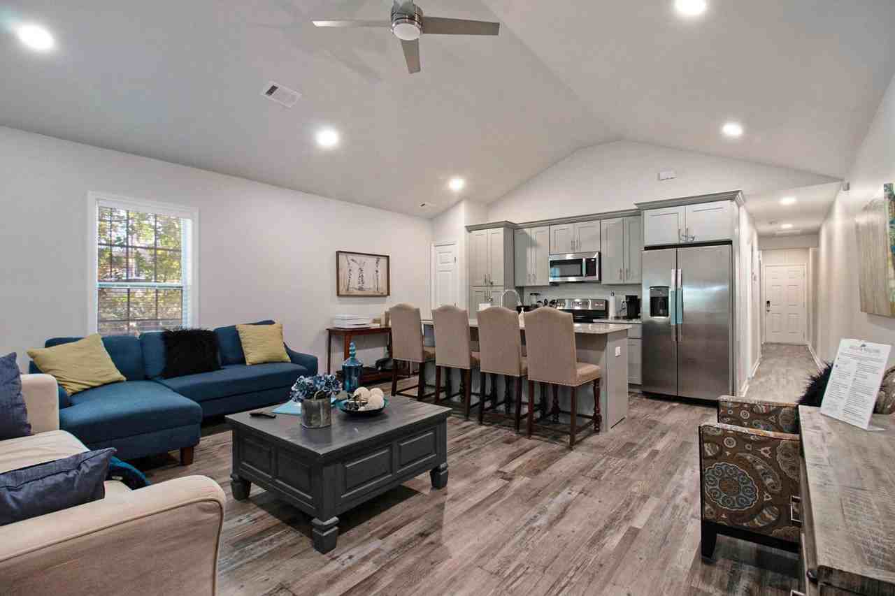 213 Claire Dr SE - Photo 5 of 10