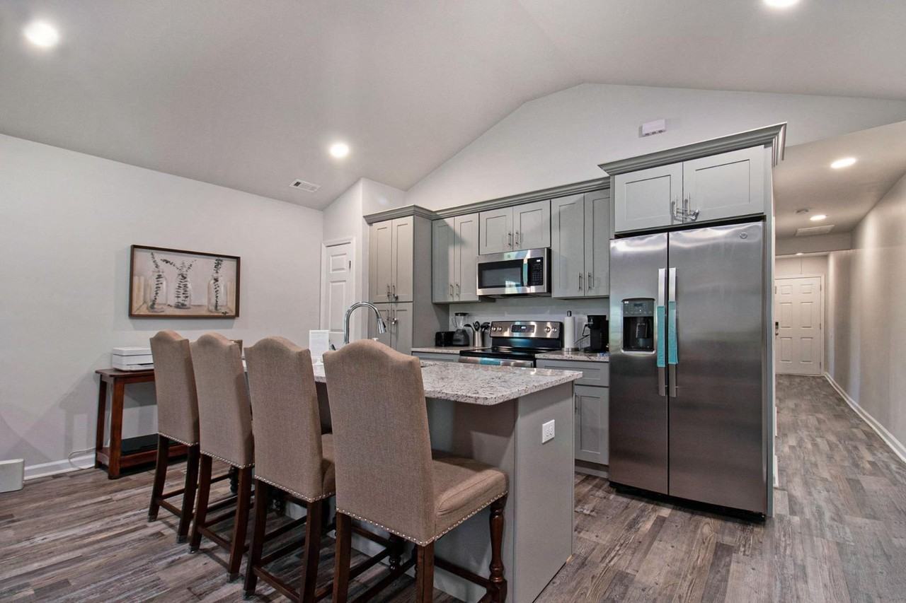 213 Claire Dr SE - Photo 6 of 10