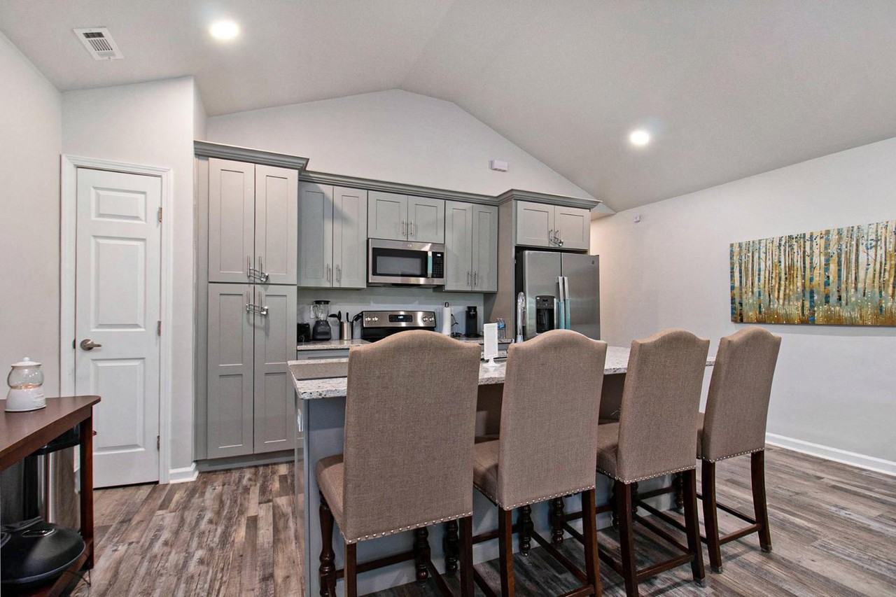 213 Claire Dr SE - Photo 7 of 10