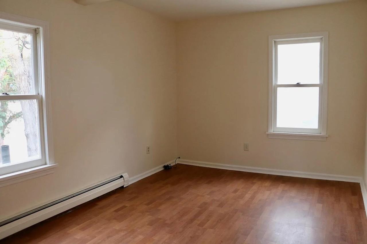 200 Pearl Street, Unit 4 - Photo 5 of 10