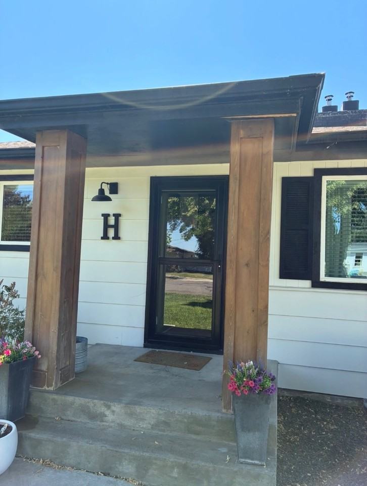 3060 Vickie Ln - Photo 2 of 19