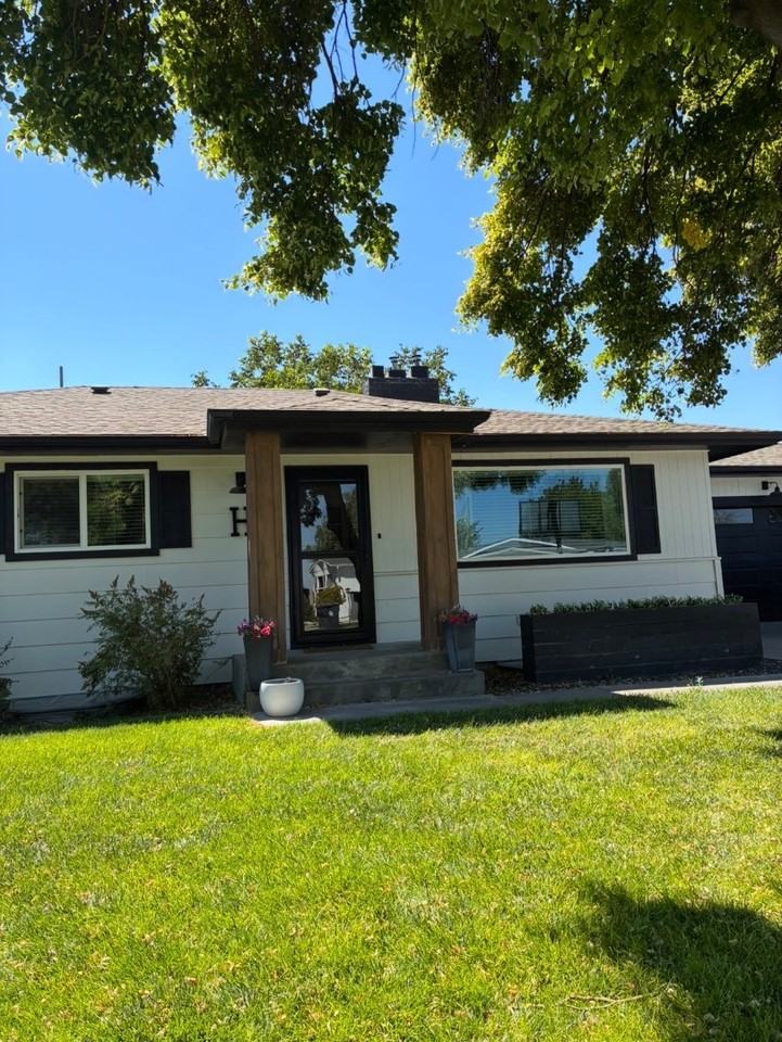 3060 Vickie Ln - Photo 3 of 19