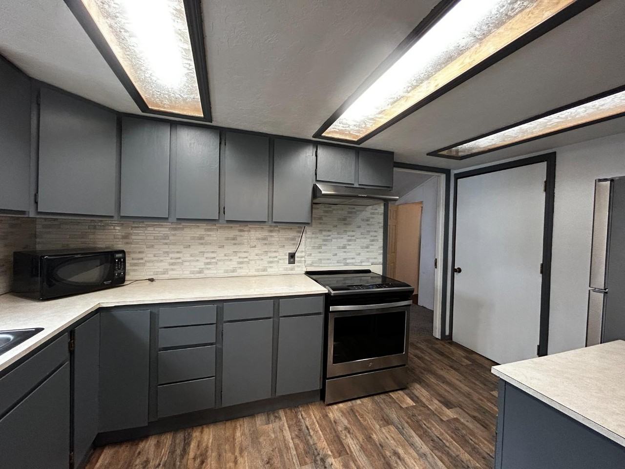 601 3rd Avenue West - Photo 5 of 10