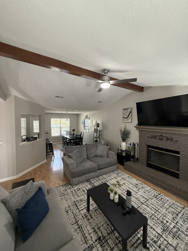 223 Karen Ct #NA - Photo 3 of 26