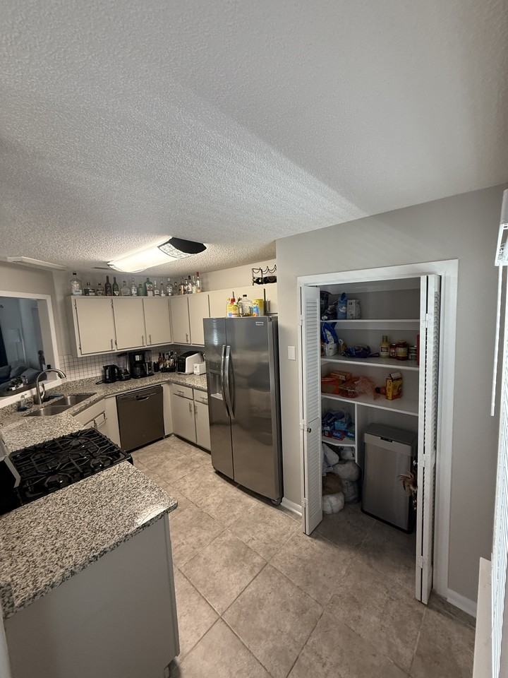 223 Karen Ct #NA - Photo 6 of 26