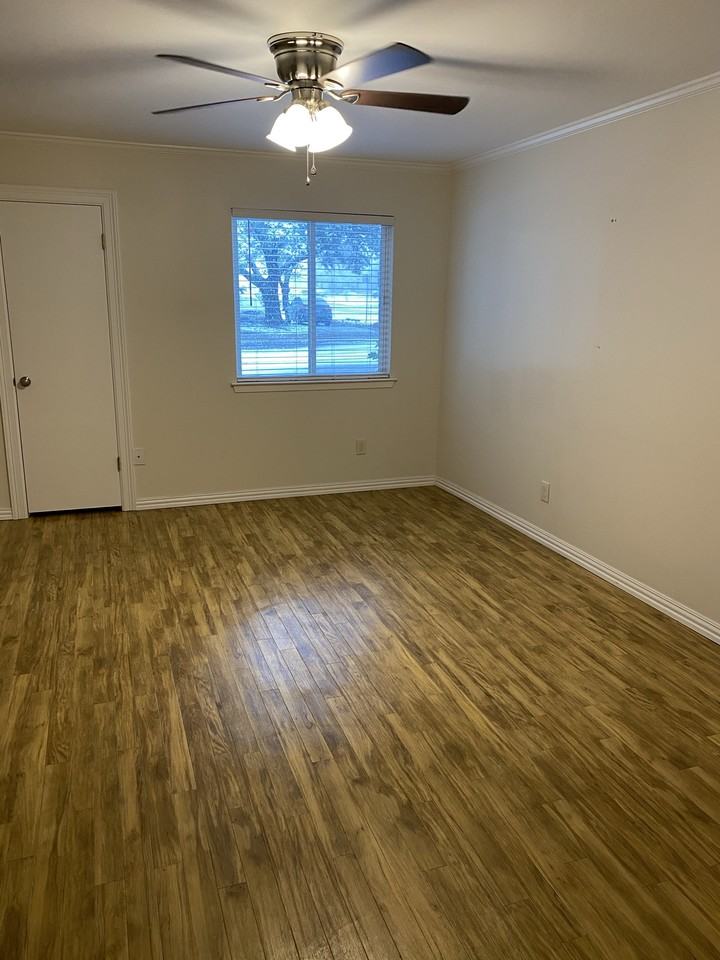 3216 Crosscreek Dr #102 - Photo 3 of 17