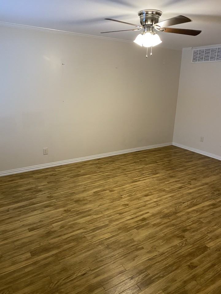 3216 Crosscreek Dr #102 - Photo 4 of 17