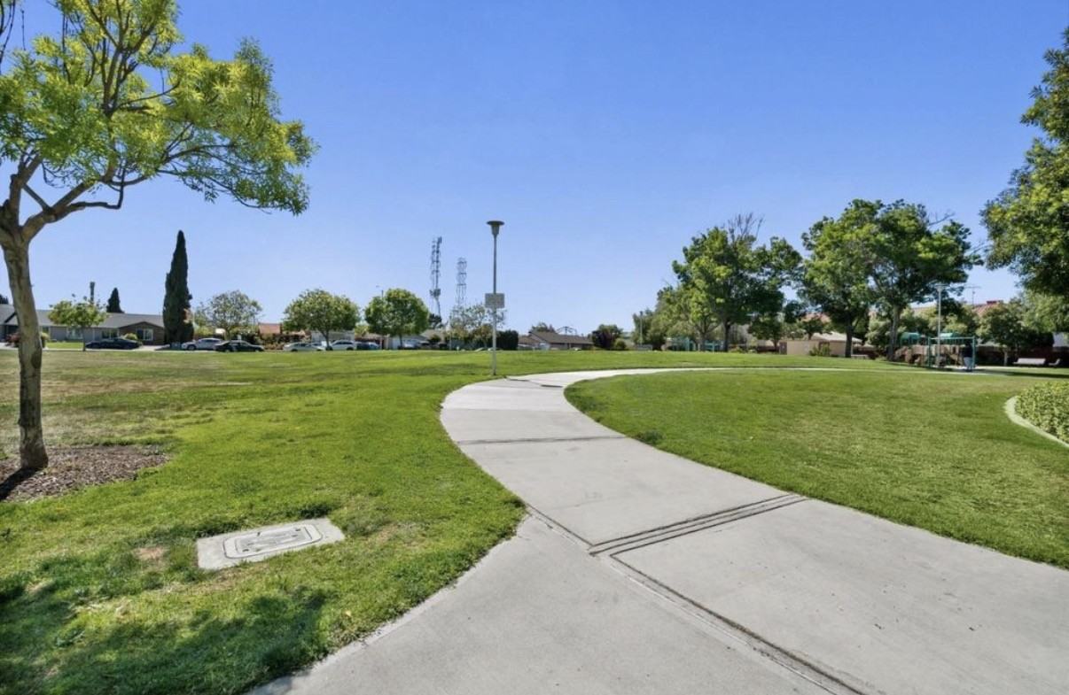 2212 Lenox Pl #NA - Photo 6 of 24