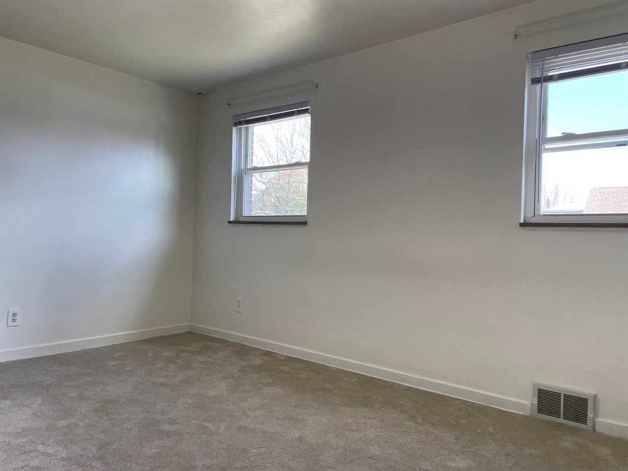 206 Whipple St - Photo 4 of 38